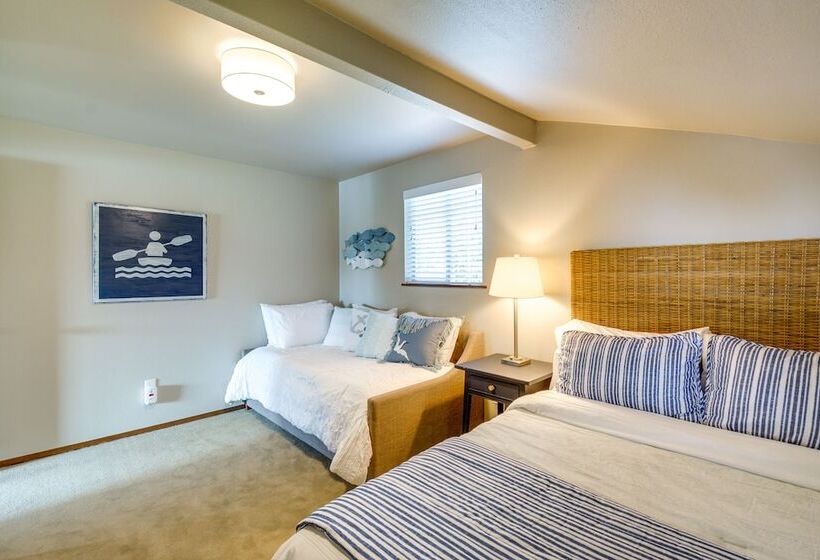 Waterfront Allyn Retreat W/ Guest House & Beach!