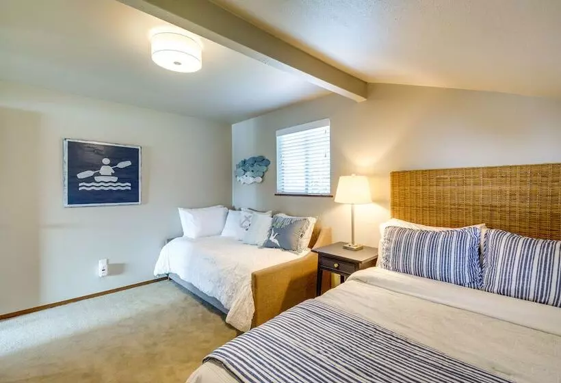 Waterfront Allyn Retreat W/ Guest House & Beach!