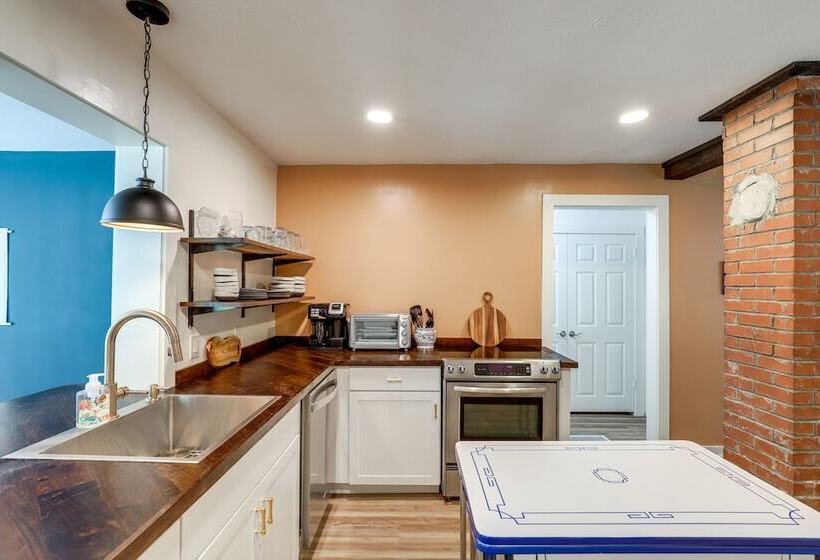 Weaverville Retreat W/ Private Hiking Trail!