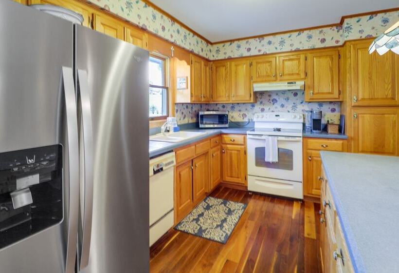 West Jefferson Riverfront Retreat W/ 2 Porches!