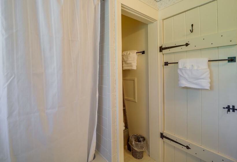 West Jefferson Riverfront Retreat W/ 2 Porches!