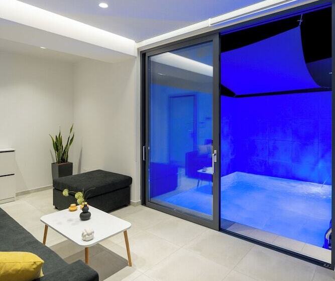 White Cliff Luxury Suites