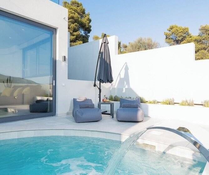 White Cliff Luxury Suites