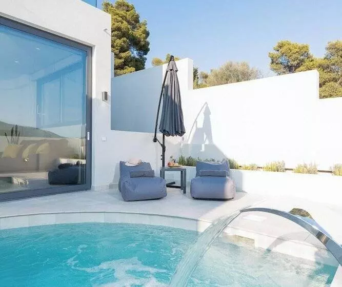 White Cliff Luxury Suites