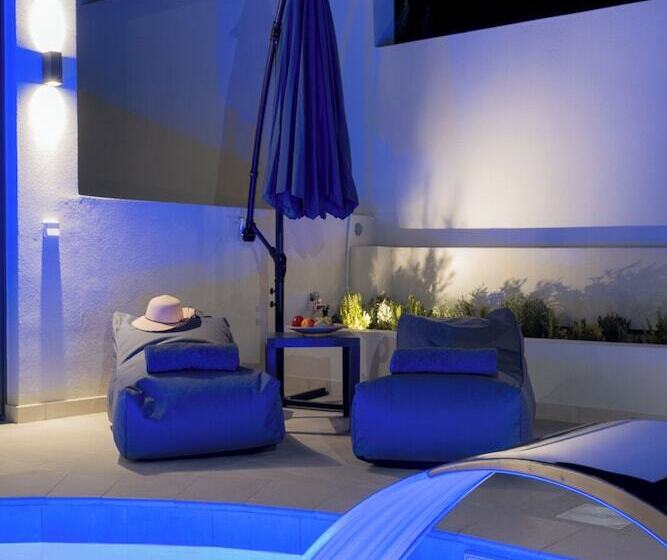 White Cliff Luxury Suites