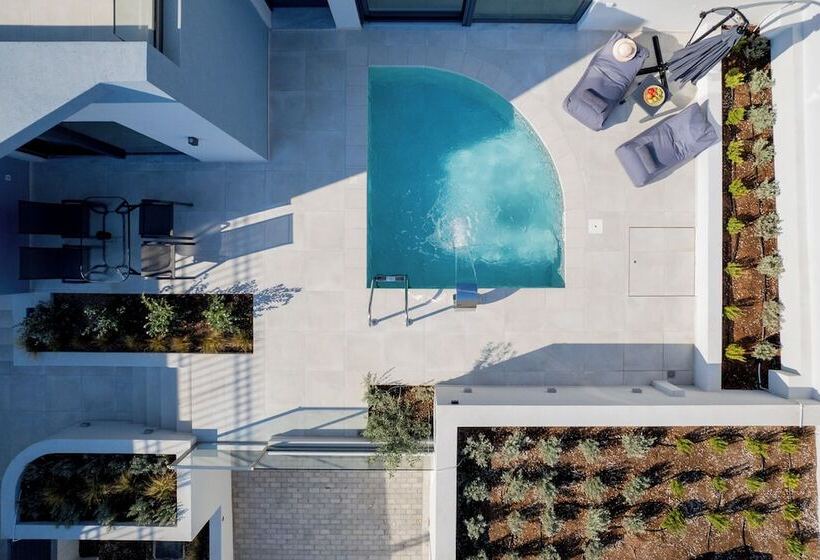 White Cliff Luxury Suites