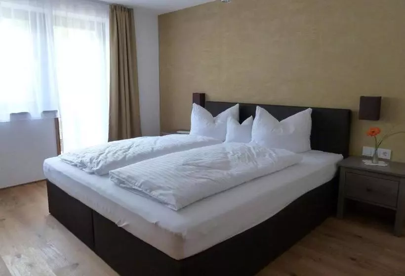 Hotelli Apartments Bischof