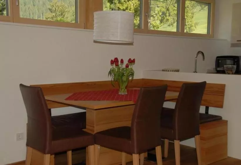 Hotelli Apartments Bischof