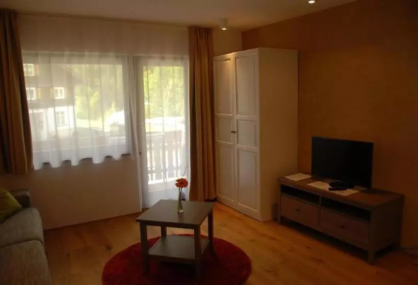 Hotelli Apartments Bischof