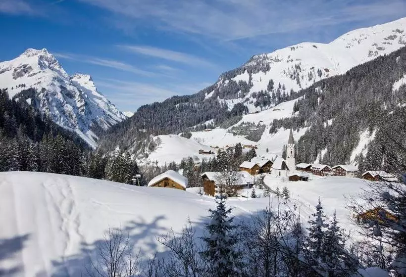 Hotelli Apartments Bischof