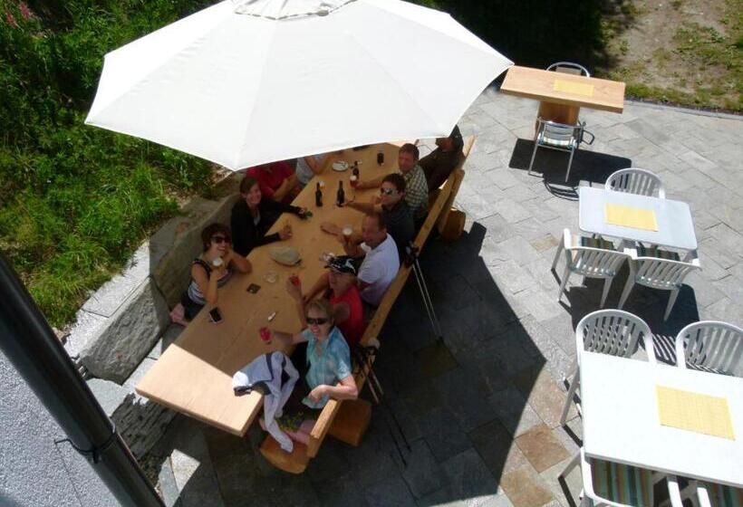 Отель Berggasthaus Wasenalp