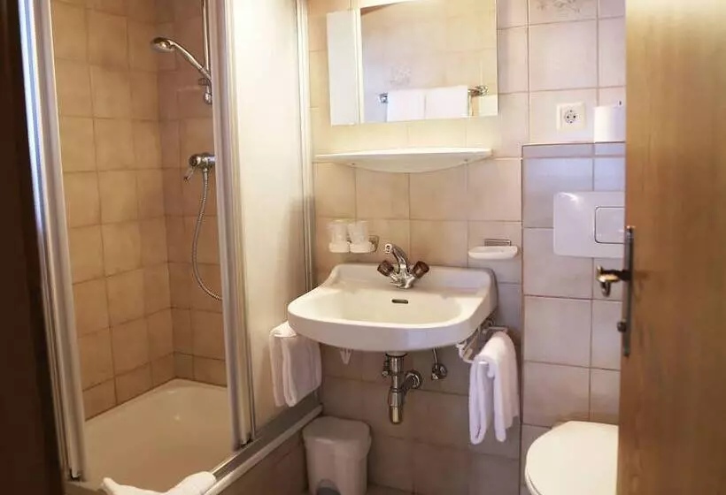 Hotelli Gasthof Pension Madseiterhof