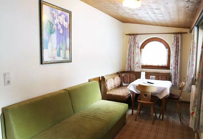 Hotelli Gasthof Pension Madseiterhof