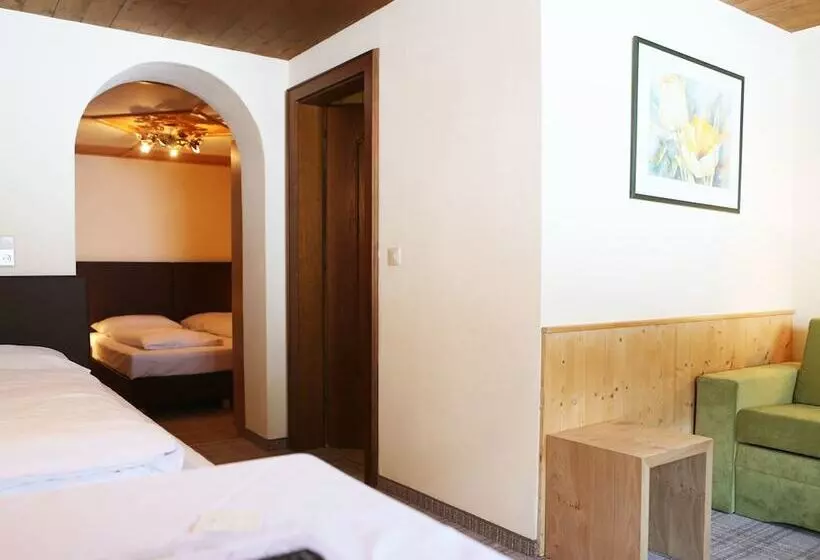 Hotelli Gasthof Pension Madseiterhof