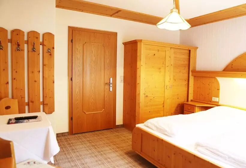 Hotelli Gasthof Pension Madseiterhof