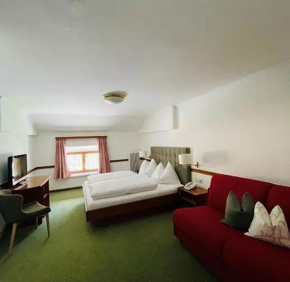Hotelli Gasthof Post St. Martin Am Tgb