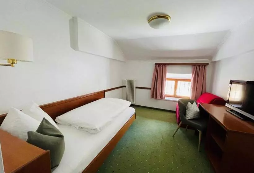 Hotelli Gasthof Post St. Martin Am Tgb