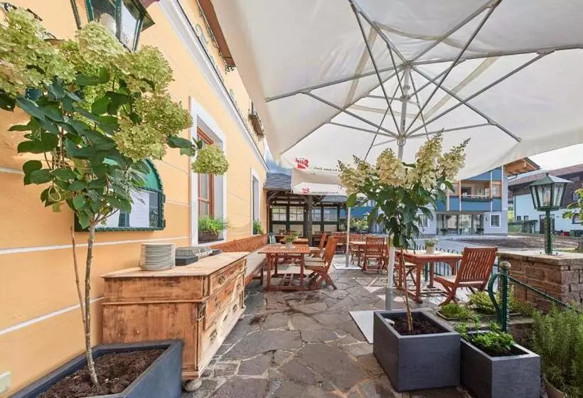 Hotelli Gasthof Post St. Martin Am Tgb
