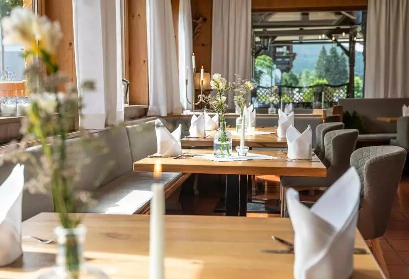 Hotelli Gasthof Post St. Martin Am Tgb