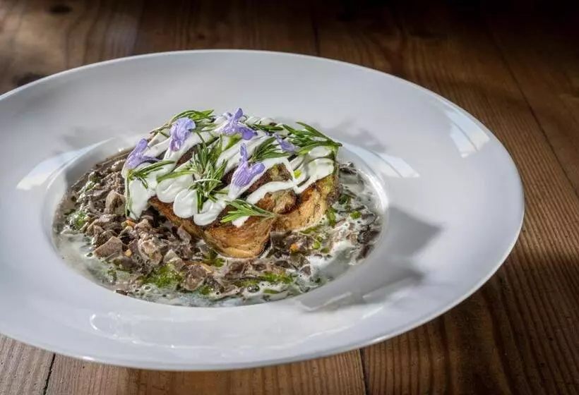 Hotelli Gasthof Post St. Martin Am Tgb