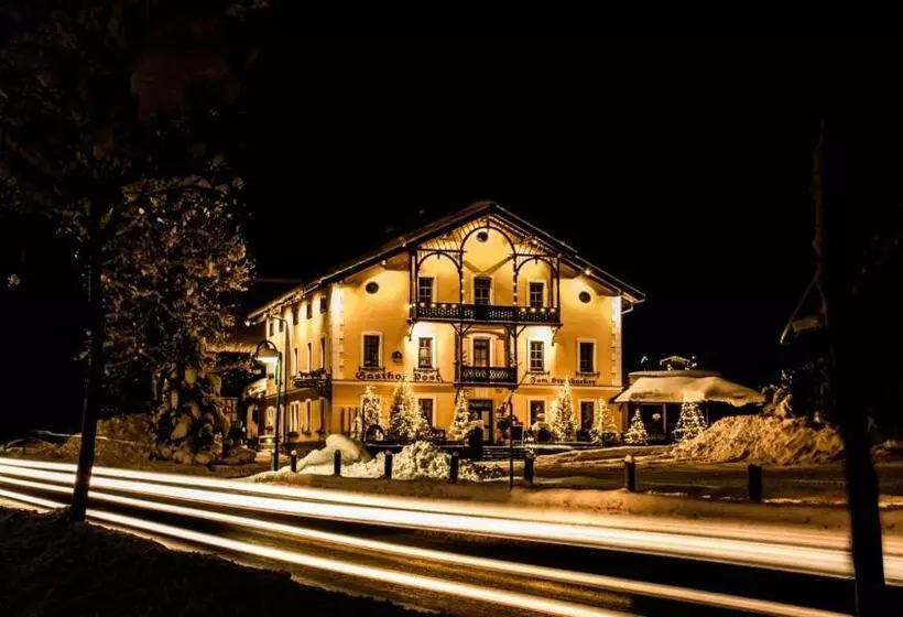 Hotelli Gasthof Post St. Martin Am Tgb