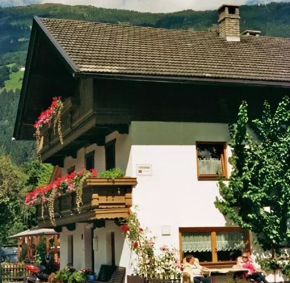 ホテル Haus Brugger
