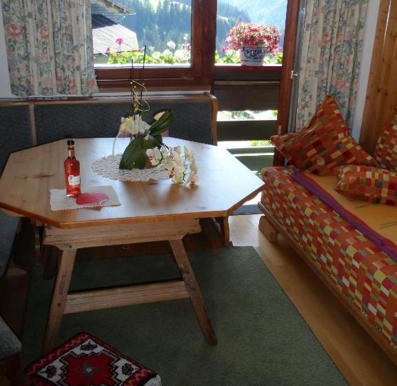 هتل Haus Brunneck