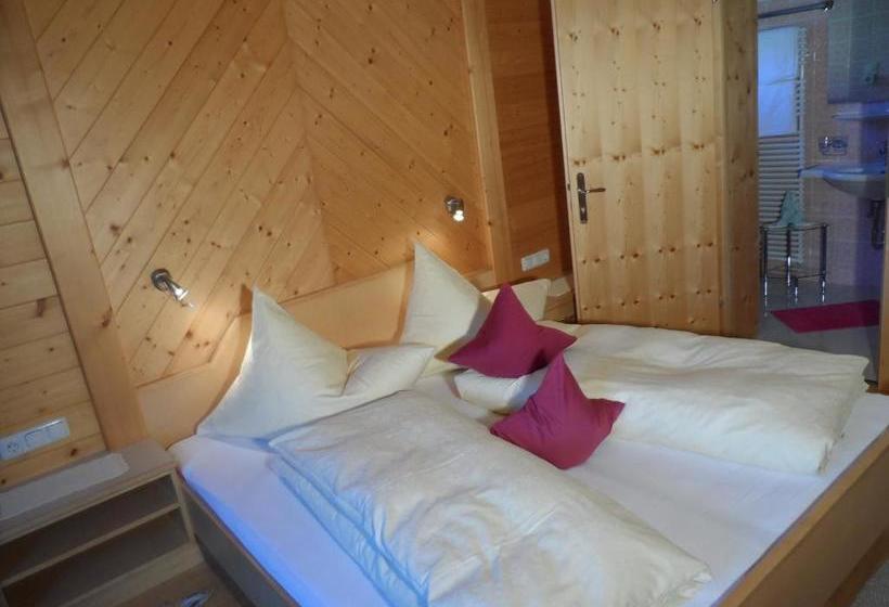 هتل Haus Brunneck