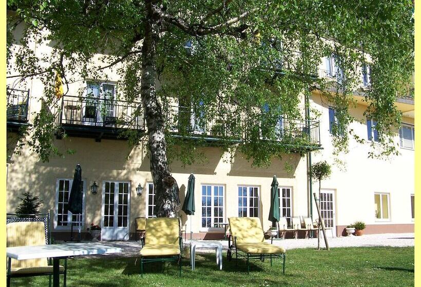 Отель Kurhaus Dr. Petershofer