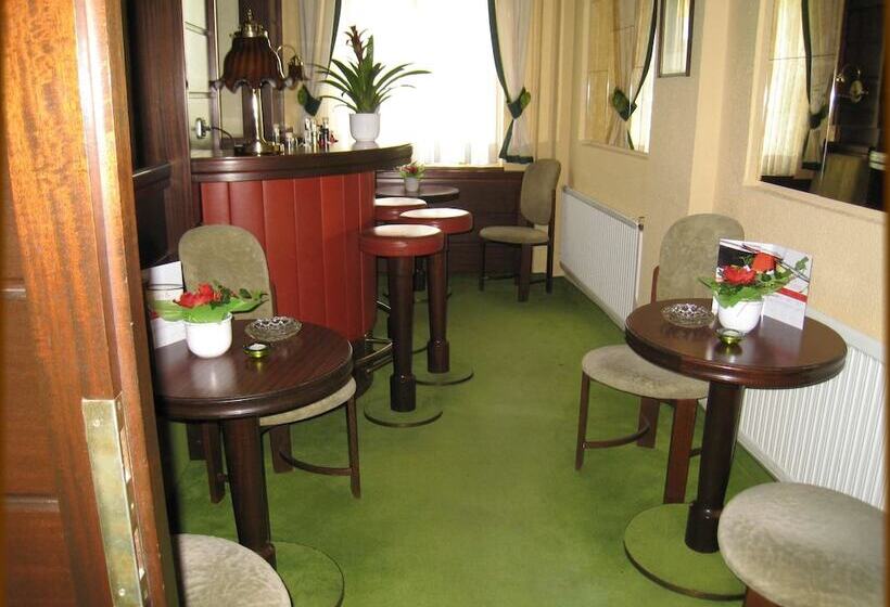 Отель Kurhaus Dr. Petershofer