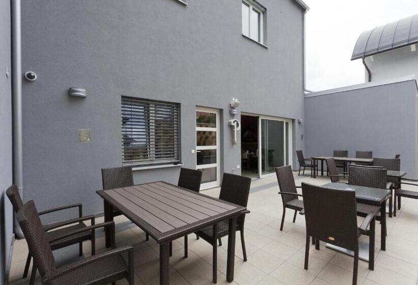 Primus Hotel & Apartments