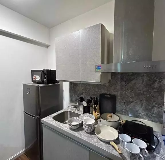 ホテル Azure Staycation Ph