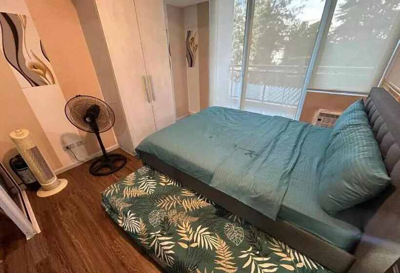 ホテル Azure Staycation Ph