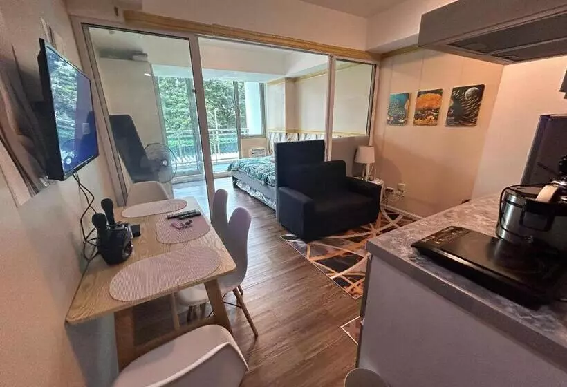 ホテル Azure Staycation Ph