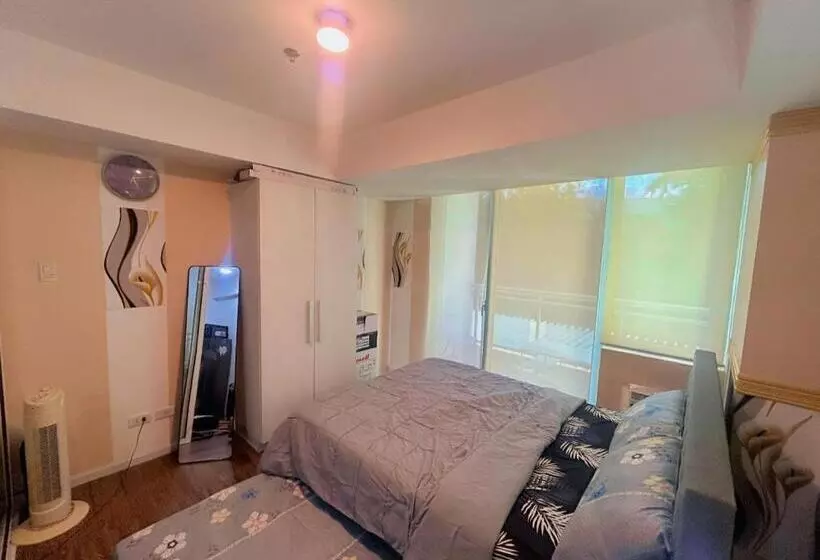 ホテル Azure Staycation Ph