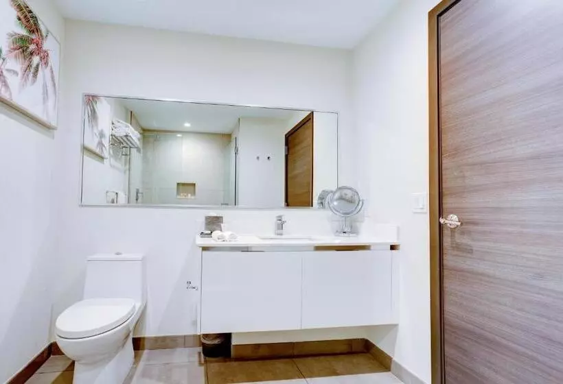 New! Beach Access With Rooftop Pool