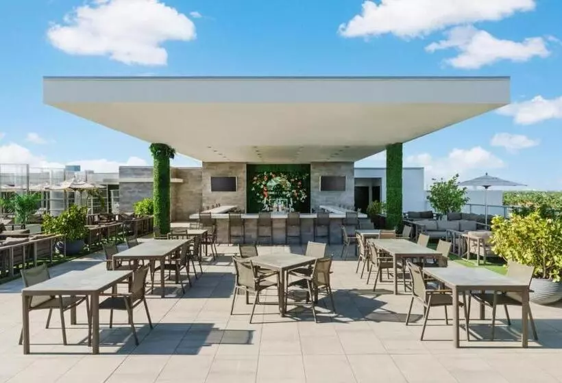 New! Beach Access With Rooftop Pool