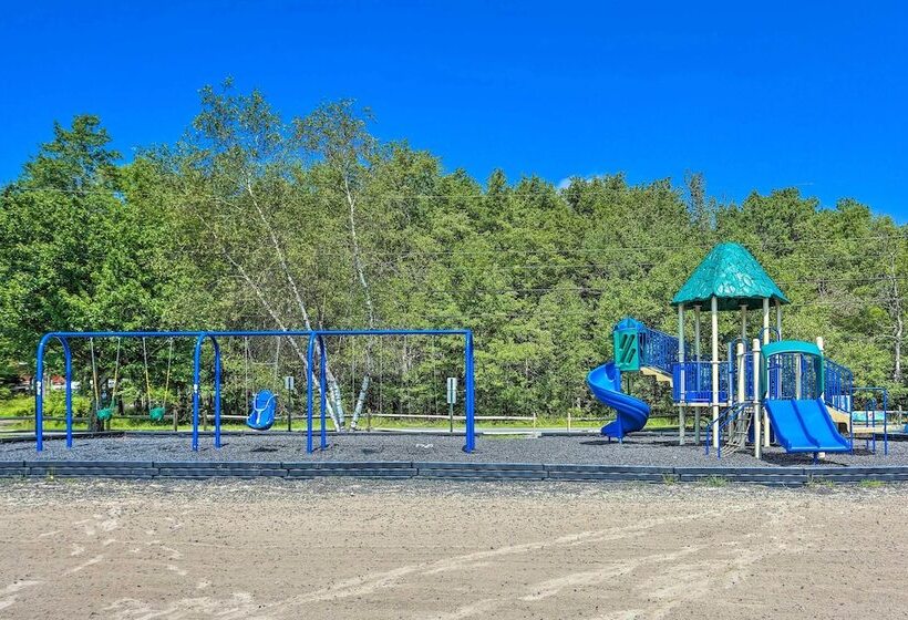 Lake Access & Decks: Pet Friendly Poconos Cabin!