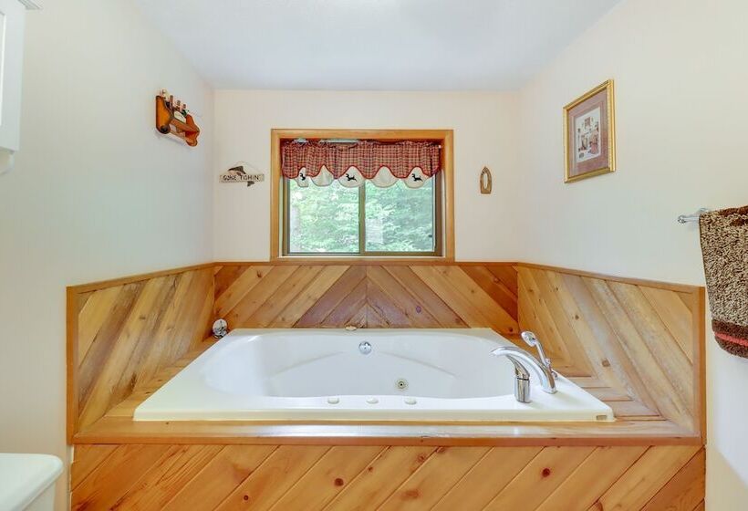 Lake Access & Decks: Pet Friendly Poconos Cabin!