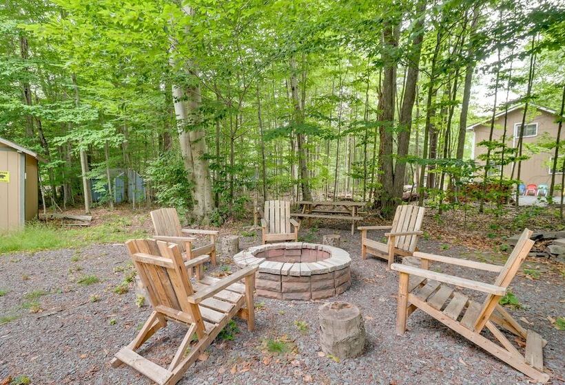 Lake Access & Decks: Pet Friendly Poconos Cabin!
