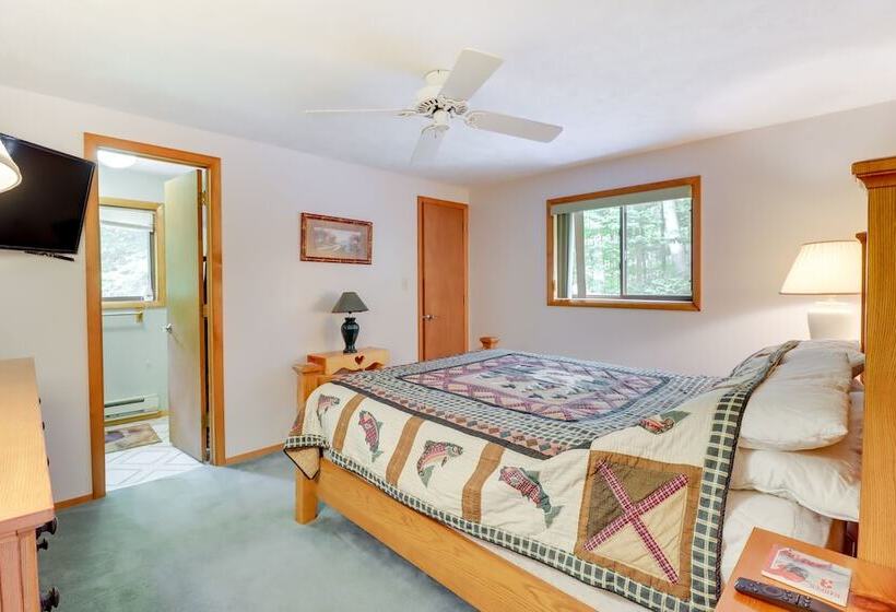 Lake Access & Decks: Pet Friendly Poconos Cabin!