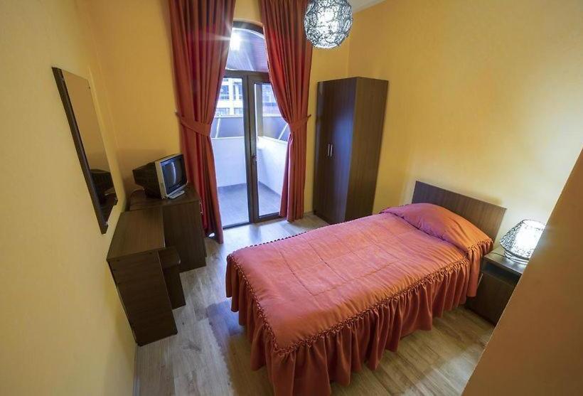 ベッドアンドブレックファースト Kris Hotel & Restaurant