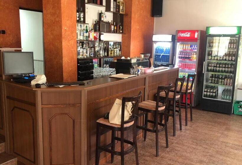 ベッドアンドブレックファースト Kris Hotel & Restaurant