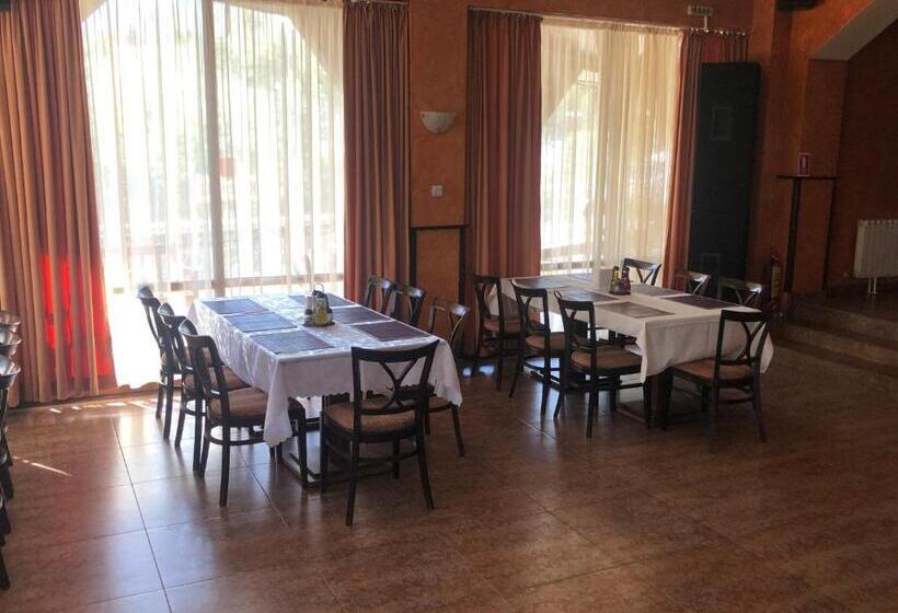 ベッドアンドブレックファースト Kris Hotel & Restaurant