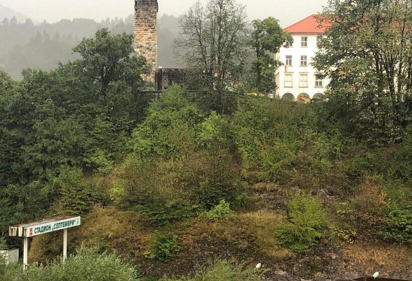 ベッドアンドブレックファースト Kris Hotel & Restaurant