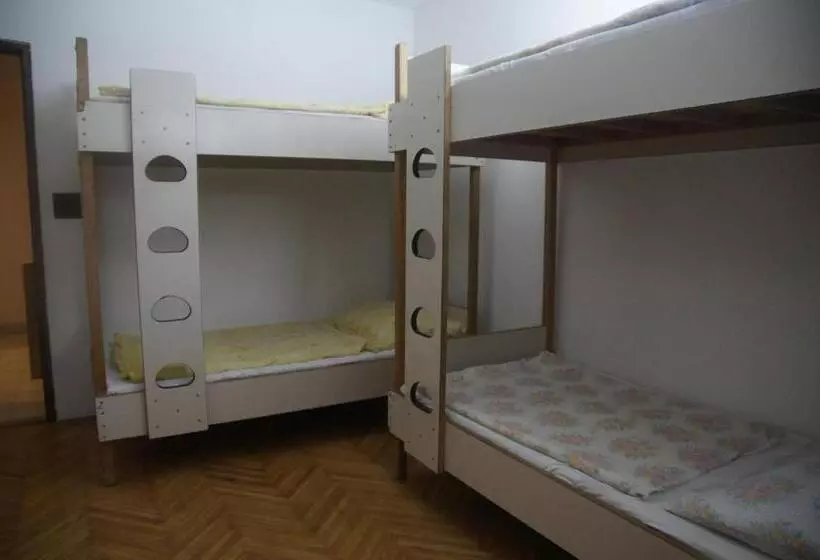 تختخواب و صبحانه Szuzanna Fenyves Panzió