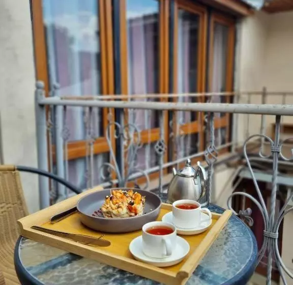 تختخواب و صبحانه Tbilisi Station