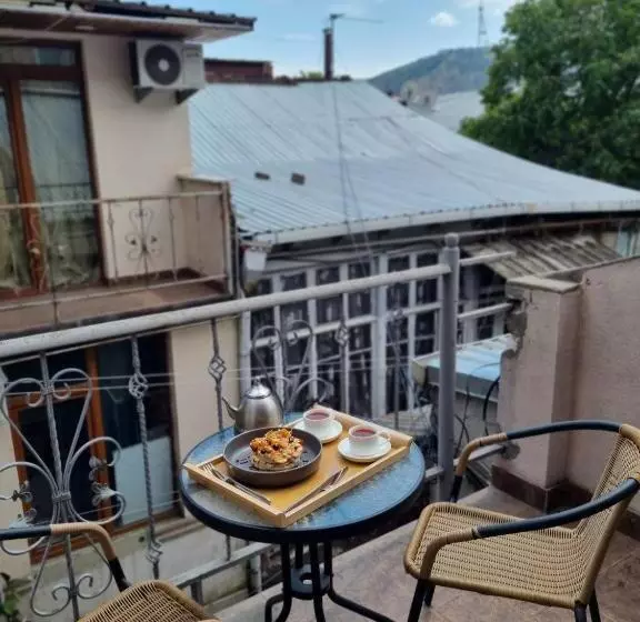 تختخواب و صبحانه Tbilisi Station