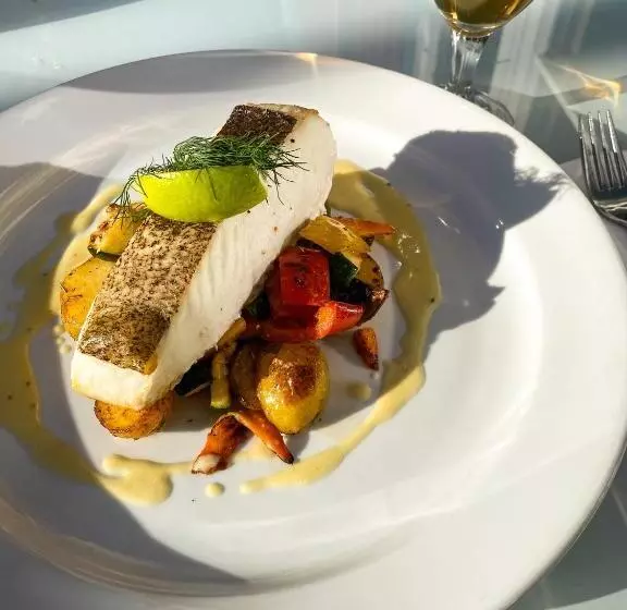 Hotelli Brygga Restaurant And Rooms