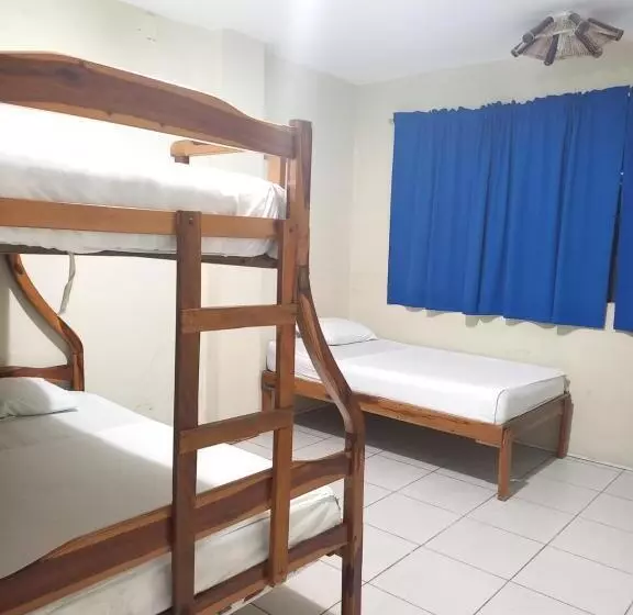 ホテル Monatañita Hugos Place